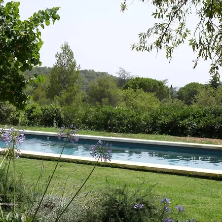 In De Provence, Private Pool, Magnificent View, Ideal For 10 People In The Alpilles. Les Baux-de-Provence