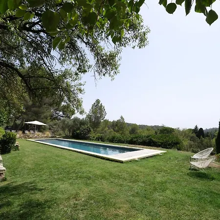 In De Provence, Private Pool, Magnificent View, Ideal For 10 People In The Alpilles. Villa