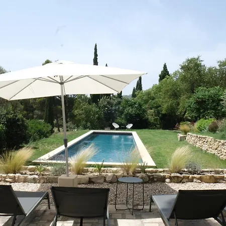 Villa In De Provence, Private Pool, Magnificent View, Ideal For 10 People In The Alpilles. Les Baux-de-Provence
