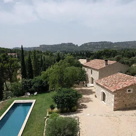 In De Provence, Private Pool, Magnificent View, Ideal For 10 People In The Alpilles.