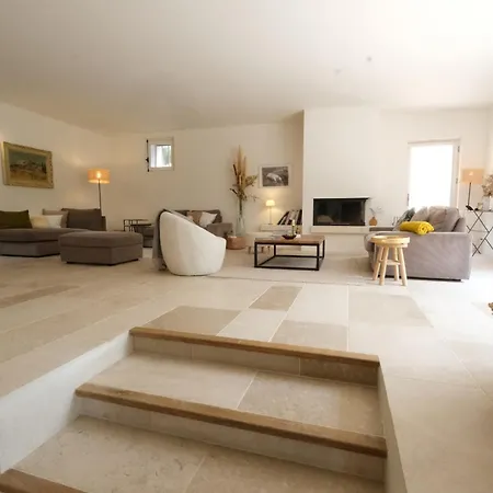 Alpilles Villa: Private Pool & Panoramic Views Villa