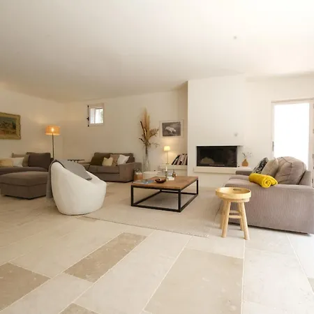 Alpilles Villa: Private Pool & Panoramic Views Villa